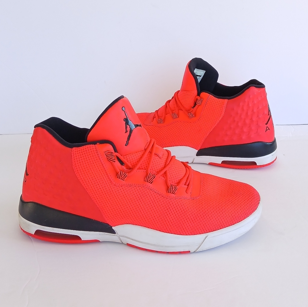 Air Jordan Acedemy Infrared Mid Mens Size 11